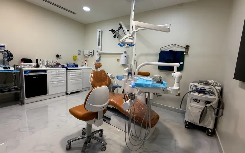 فحص أسنان شامل مع أشعة بانورامية ومسح رقمي وخطة علاج مالية at Dibamed Dental Clinic